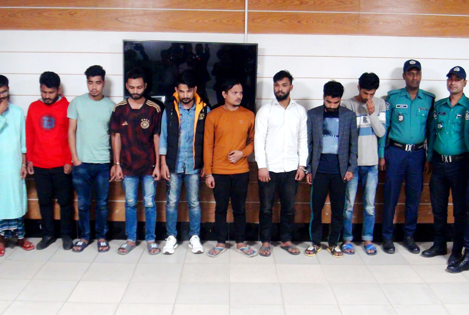 গাজীপুরে অনলাইন জুয়া চক্রের সাথে জড়িত ৯ জন গ্রেফতার