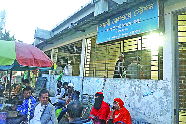 প্রয়োজন ফুরাচ্ছে দুই রেলস্টেশনের