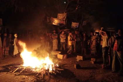 ইয়াবাসহ ইউপি সদস্য আটক, প্রতিবাদে সড়ক অবরোধ