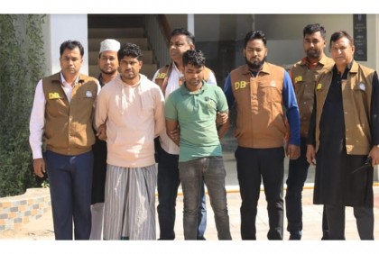 রায়পুরায় ইউপি চেয়ারম্যান মানিককে গুলি করে হত্যার ঘটনায়
অস্ত্রসহ ২ জন গ্রেফতার