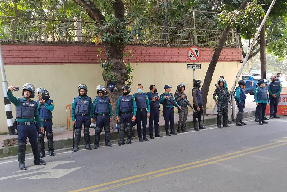 হঠাৎ খালেদা জিয়ার বাসার সামনে নিরাপত্তা জোরদার