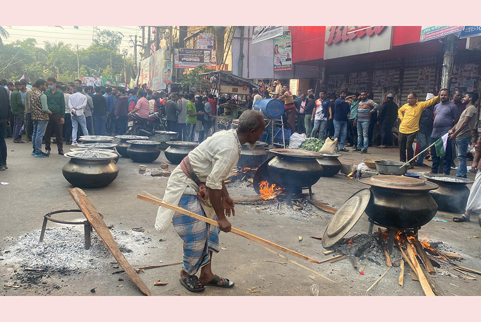 রাজপথে থাকা দুই হাজার নেতাকর্মীদের জন্য খিচুড়ির ব্যবস্থা যুবলীগের