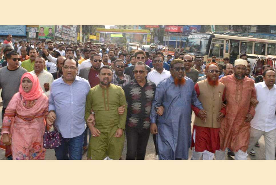 বগুড়ায় সতর্ক অবস্থানে আওয়ামী লীগের নেতাকর্মীরা

