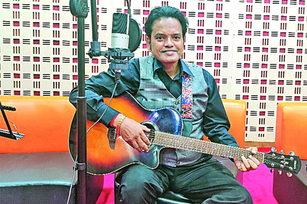 সংগীত সাধনায় উত্তম কুমার