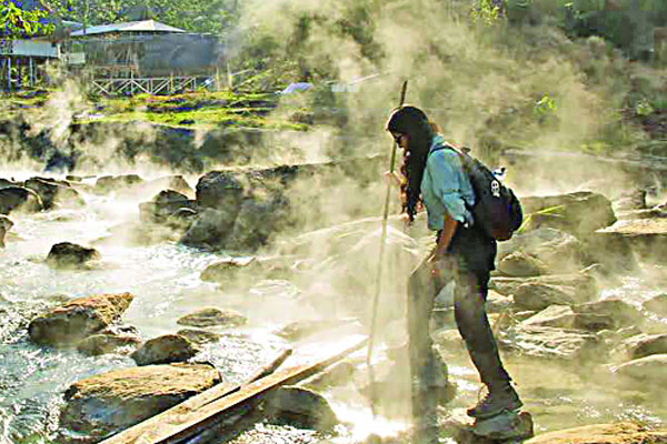 ফুটন্ত পানির নদী!