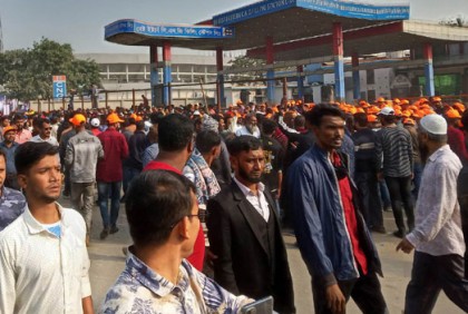 গোলাপবাগ মাঠের জনসভা পৌঁছেছে কমলাপুর স্টেডিয়াম পর্যন্ত 