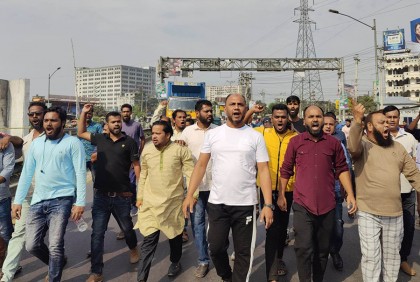 ঢাকা-চট্টগ্রাম-সিলেট মহাসড়কে আওয়ামী লীগ নেতাকর্মীদের অবস্থান 