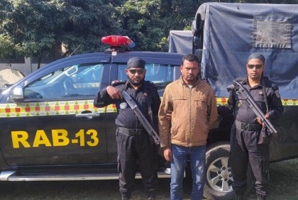 দিনাজপুরে অভিনব কায়দায় গাঁজা পাচার, আটক ১