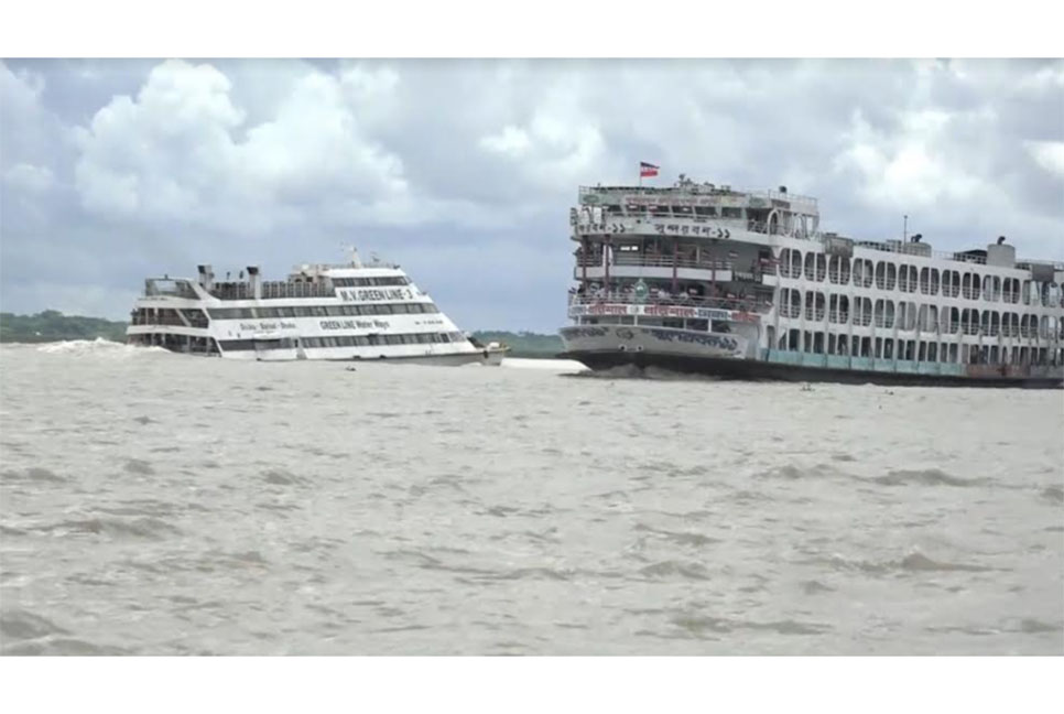 ডুব চরে ঝুঁকিপূর্ণ বরিশাল-ঢাকা নৌপথ; দুর্ঘটনার আশংকা