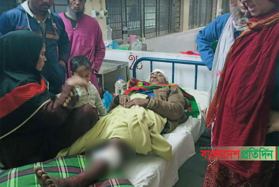 মাদারীপুরে ইউপি সদস্যের বিরুদ্ধে কৃষককে কুপিয়ে জখমের অভিযোগ 