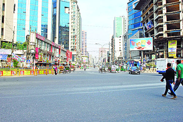 পরিবহনশূন্য রাজধানীতে ভোগান্তি