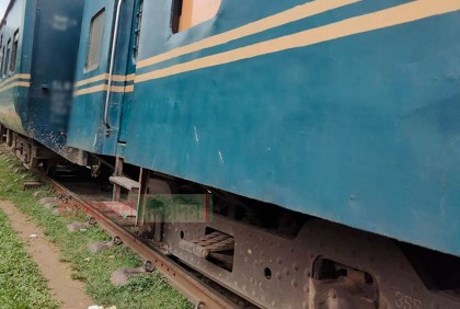 ময়মনসিংহে বগি লাইনচ্যুত, ট্রেন চলাচল বন্ধ


