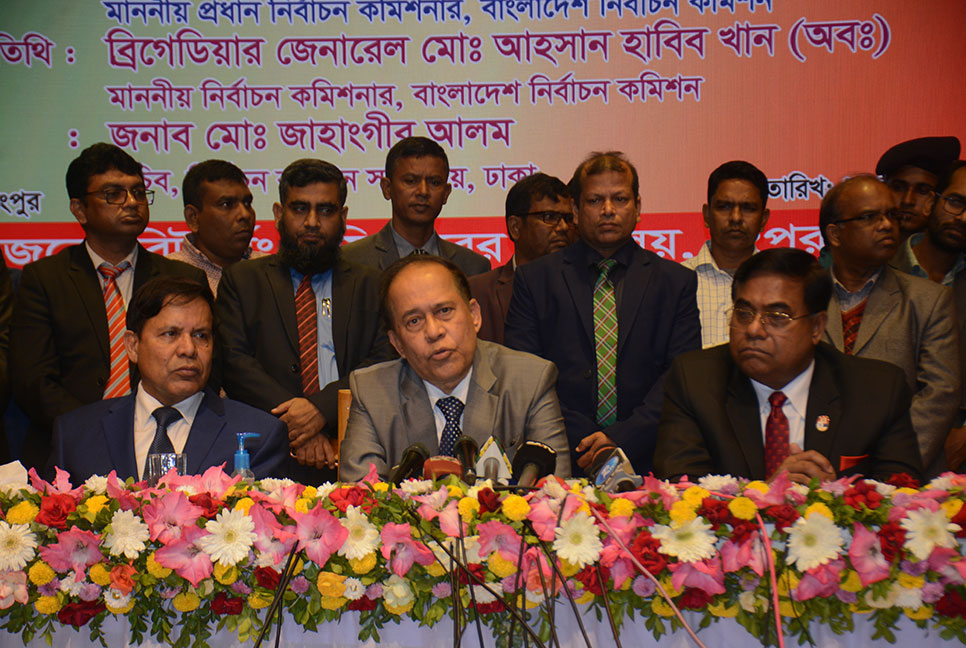 ইভিএমে ভোট বেশি নিরপেক্ষ, ব্যালটে নয় : সিইসি