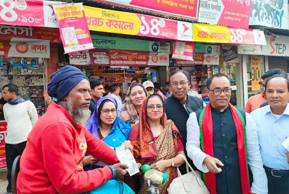 রসিক নির্বাচনে ভোটারদের 
দরজায় ৯ মেয়র প্রার্থী
