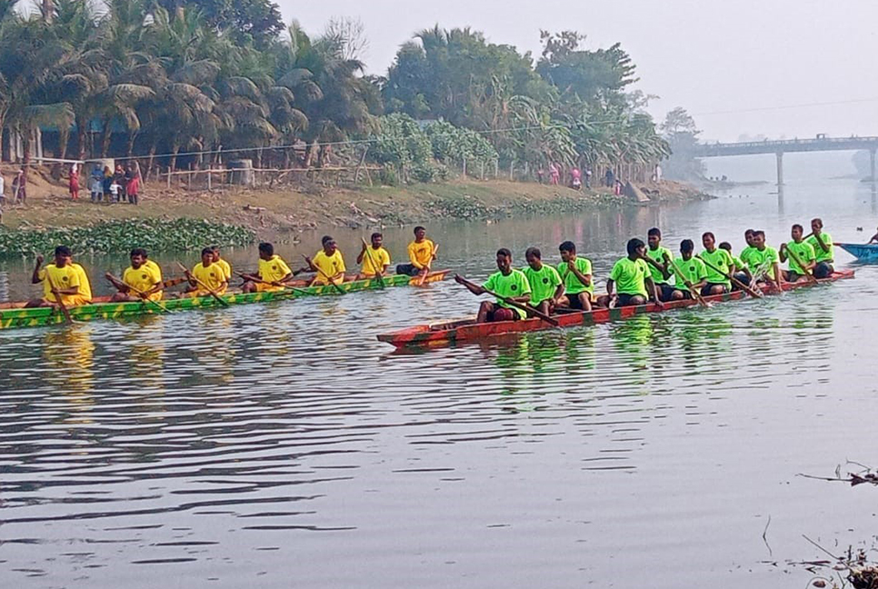 মেহেরপুরে ঐতিহ্যবাহী নৌকা বাইচ অনুষ্ঠিত