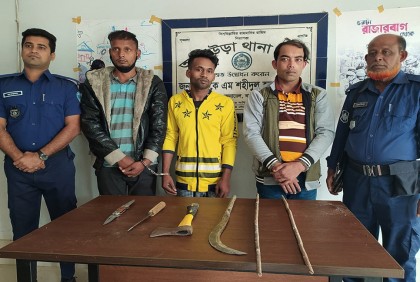 আখাউড়ায় অস্ত্রসহ তিন ডাকাত গ্রেফতার  