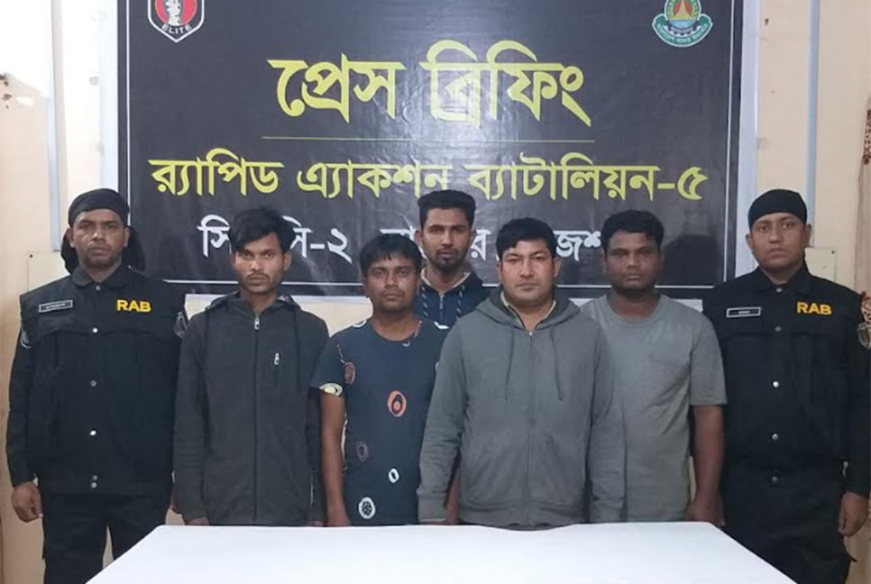 
নাটোরে পর্নোগ্রাফি বিক্রির দায়ে গ্রেফতার ৫