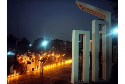 কলাপাড়ায় বুদ্ধিজীবীদের স্মরণে মোমবাতি প্রজ্জলন
