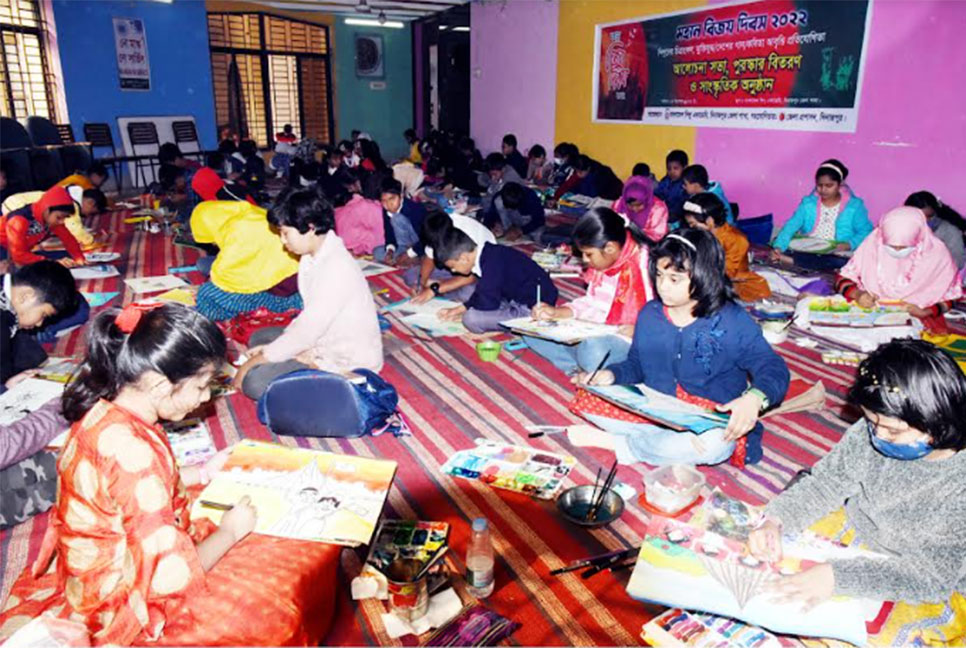 দিনাজপুরে বিজয় দিবস উপলক্ষে
শিশুদের নানান প্রতিযোগিতা 
