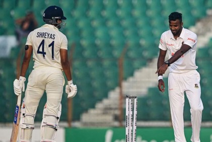 সেঞ্চুরির দ্বারপ্রান্তে থাকা আইয়ারকে ফেরালেন ইবাদত