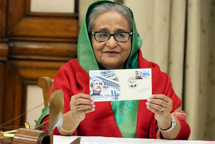 বিজয় দিবসে ডাকটিকিট অবমুক্ত করলেন প্রধানমন্ত্রী