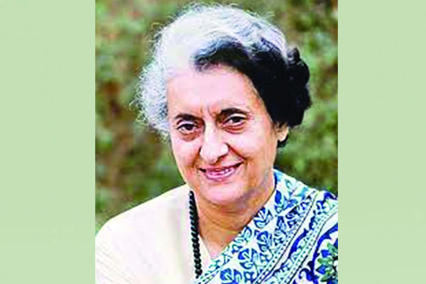 সেদিন পাশে ছিলেন ইন্দিরা গান্ধী