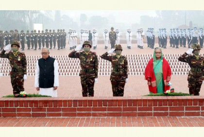 স্মৃতিসৌধে রাষ্ট্রপতি ও প্রধানমন্ত্রীর শ্রদ্ধা