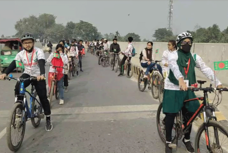 বিজয় দিবস উপলক্ষে তরুণদের সাইকেল র‍্যালি