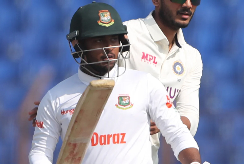 অভিষেকেই জাকিরের সেঞ্চুরি