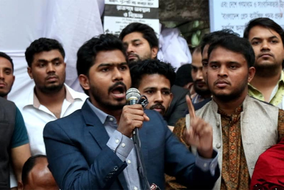 সরকার বেপরোয়া উন্মাদের মতো আচরণ করছে : নুর   