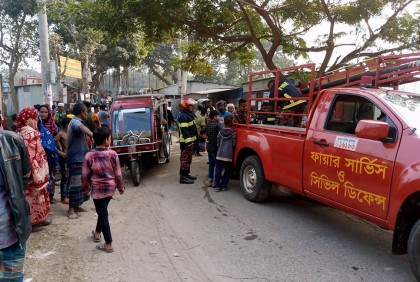 গোয়ালন্দে অগ্নিকাণ্ডে ১২ দোকান ক্ষতিগ্রস্ত