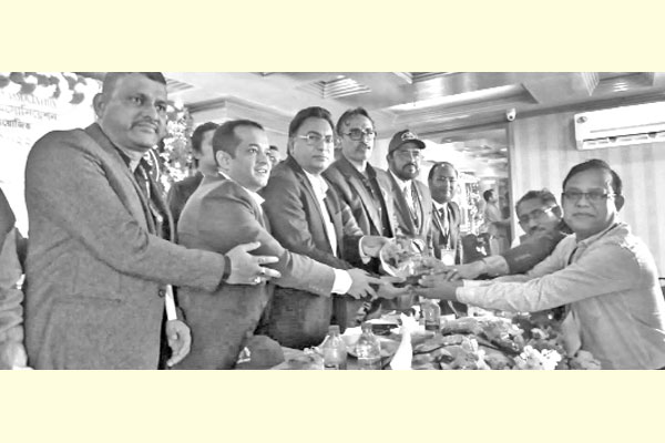 স্বর্ণ ব্যবসায়ীরা এখন এক ছাতার নিচে
