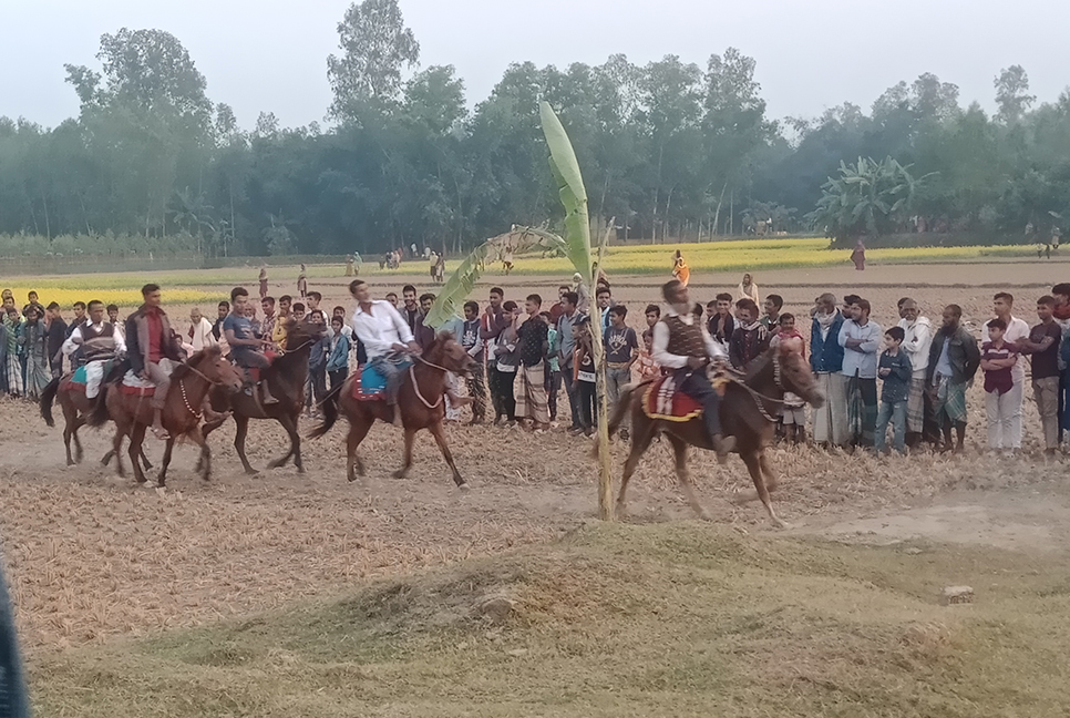শেরপুরে ঐতিহ্যবাহী ঘোড়দৌড়