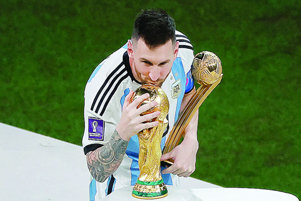 তিনি সেরা তিনিই শ্রেষ্ঠ