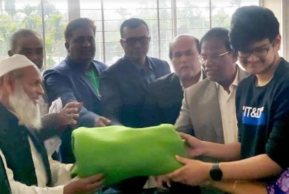 লালপুরে বীর মুক্তিযোদ্ধাদের মাঝে কম্বল বিতরণ