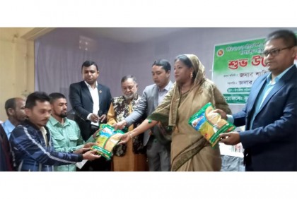 
কলাপাড়ায় প্রান্তিক কৃষকদের মাঝে বিনামূল্যে বীজ ও সার বিতরণ 