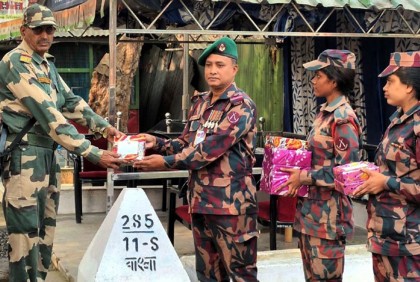 বিজিবি দিবসে বিএসএফকে মিষ্টি উপহার