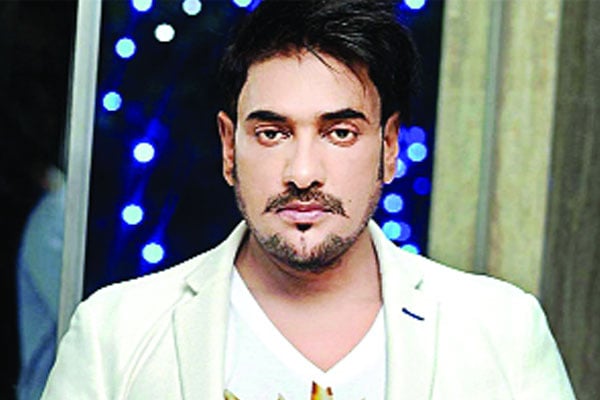 ভিন্ন চরিত্রে অনন্ত