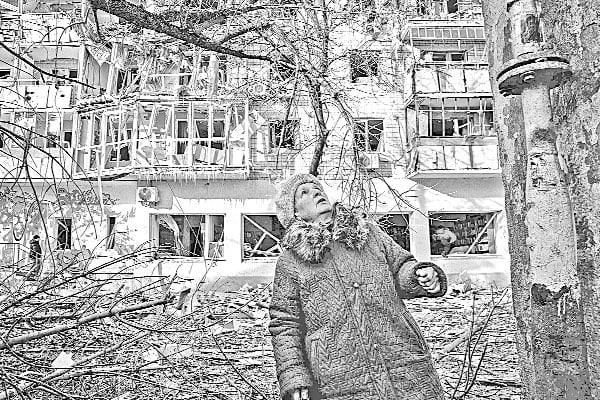 ইউক্রেন প্রায় ধ্বংসস্তূপ