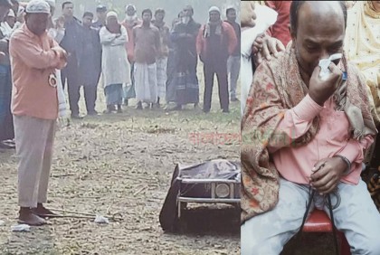 হাতকড়া-ডান্ডাবেড়ি নিয়েই মায়ের জানাজা পড়ালেন বিএনপি নেতা