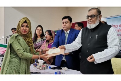 কালিয়াকৈরে চেক ও শীতবস্ত্র বিতরণ অনুষ্ঠান
