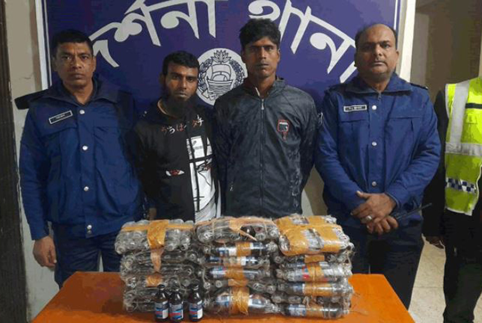 বস্তা ভর্তি পেয়ারার মধ্যে ২১৬ বোতল ফেনসিডিল