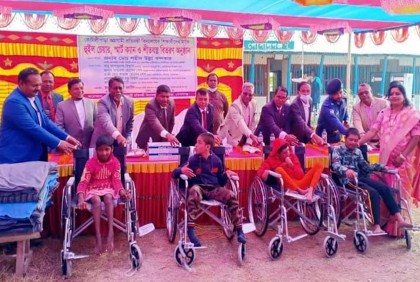 কোটালীপাড়ায় প্রতিবন্ধী শিক্ষার্থীদের মাঝে হুইল চেয়ার ও শীতবস্ত্র বিতরণ