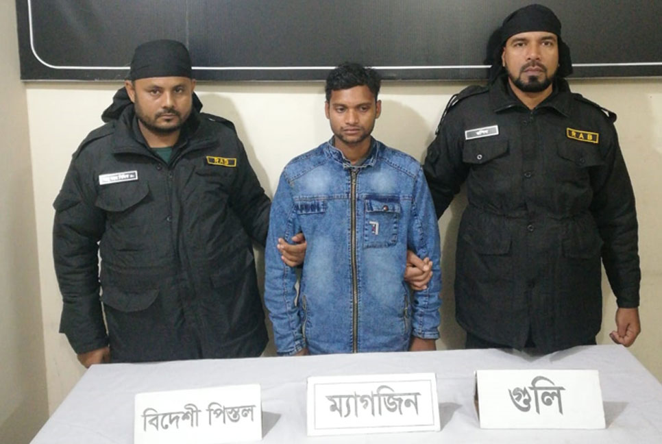 রাজশাহীতে অস্ত্রসহ যুবক গ্রেফতার