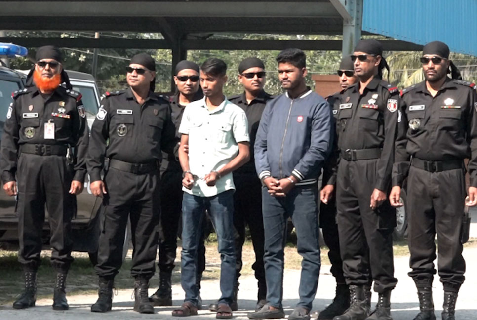কিশোরীর সঙ্গে জোরপূবর্ক ছবি তুলে অর্থ আদায়, বাউফলে র‌্যাবের হাতে আটক ৩