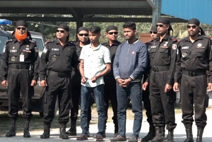 কিশোরীর সঙ্গে জোরপূবর্ক ছবি তুলে অর্থ আদায়, বাউফলে র‌্যাবের হাতে আটক ৩