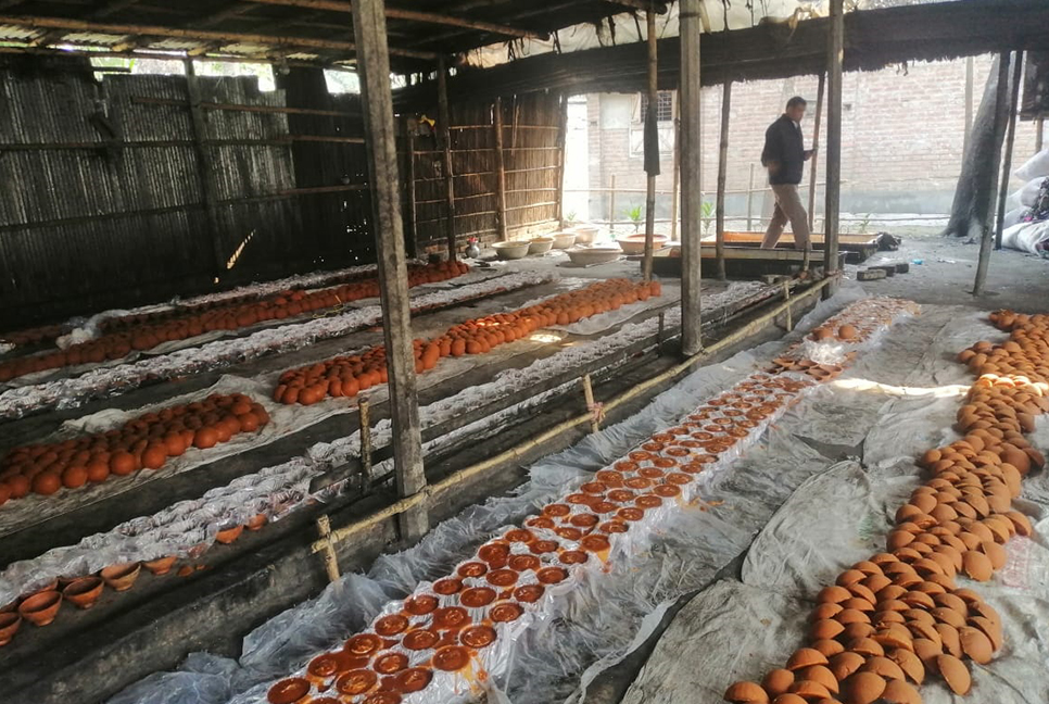 লালপুরে দুই ভেজাল গুড় ব্যবসায়ীকে জরিমানা