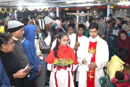 বরিশালে উৎসবমুখর পরিবেশে বড়দিন উদযাপন