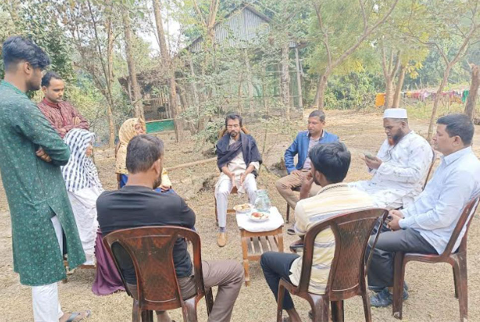 কালিয়াকৈরে বিএনপির নেতা আলী আজমের বাড়িতে গণঅধিকার পরিষদের প্রতিনিধি দল
