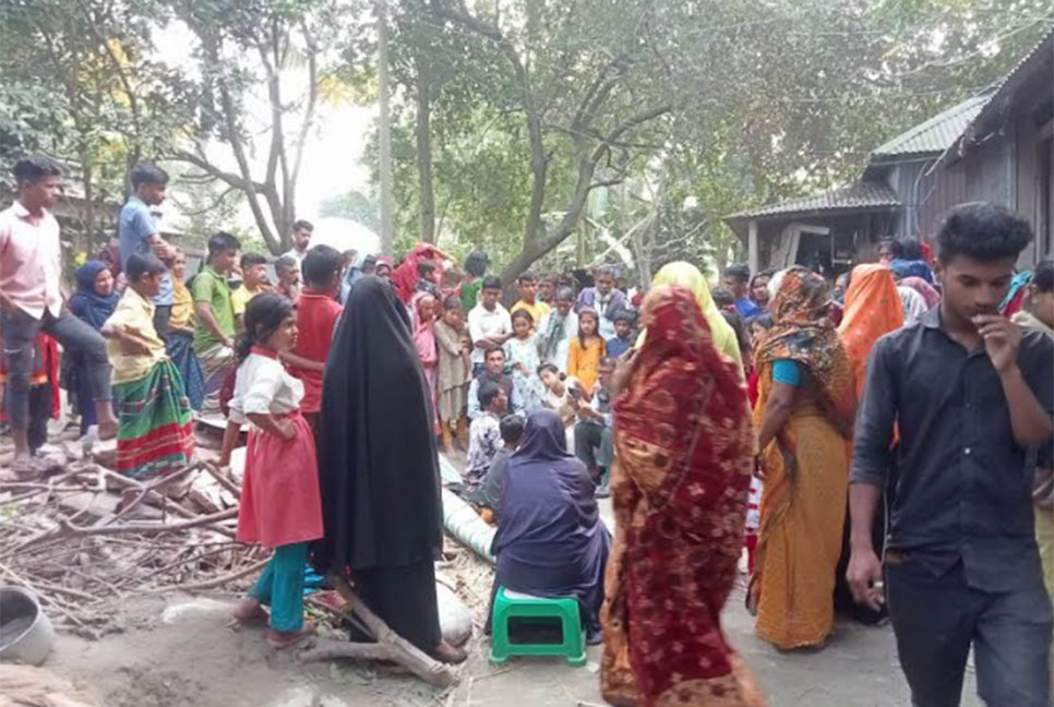 নরসিংদীতে শিশুর অর্ধগলিত লাশ উদ্ধার